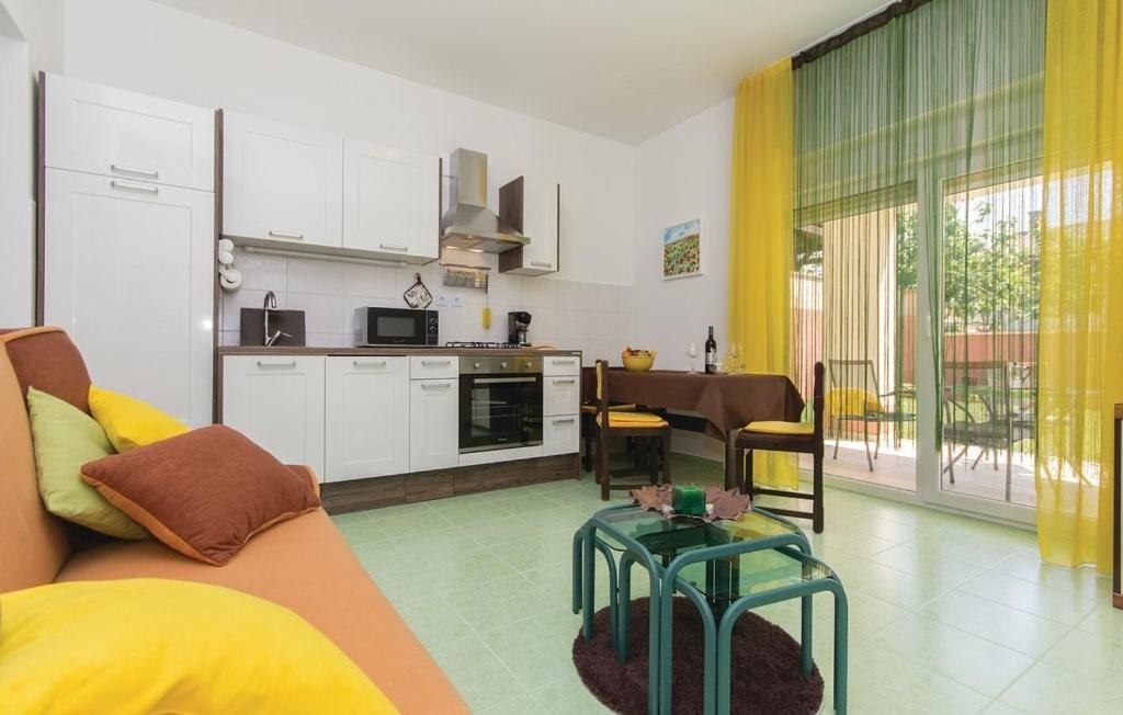 Apartment Garden With Terrace And Grill Pula
