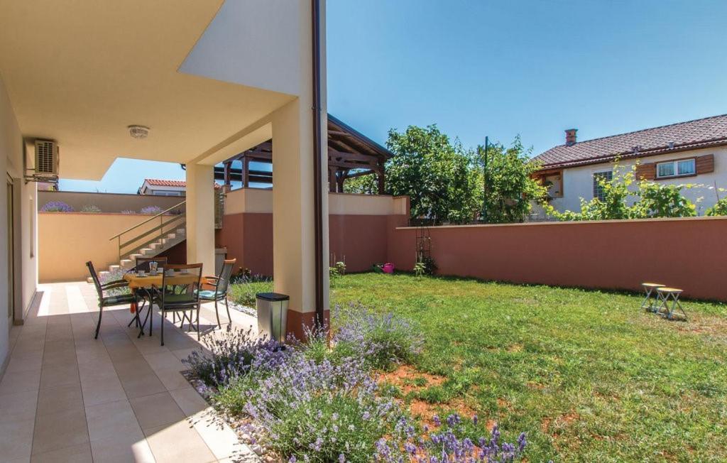 Apartment Garden With Terrace And Grill *